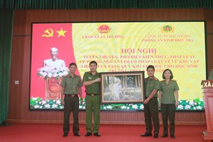Phòng An ninh điều tra - CATP: Tuyên truyền phòng ngừa vi phạm pháp luật về vũ khí, vật liệu nổ tại trường THCS An Trường