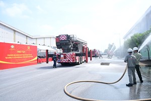Phòng Cảnh sát PCCC và CNCH phối hợp thực tập diễn tập chữa cháy tại Nhựa Tiền Phong