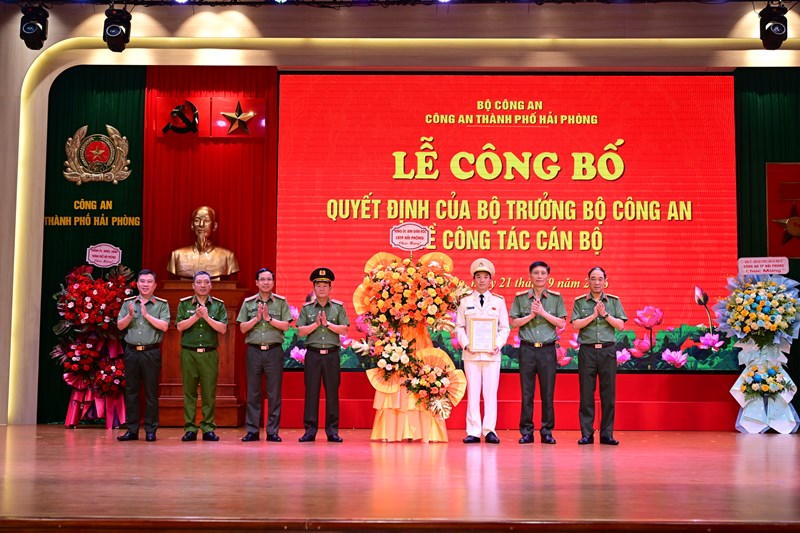 Thượng tá Nguyễn Văn Đức, Trưởng Phòng CSĐT tội phạm về TTXH được bổ nhiệm giữ chức vụ Phó Giám đốc CATP Hải Phòng