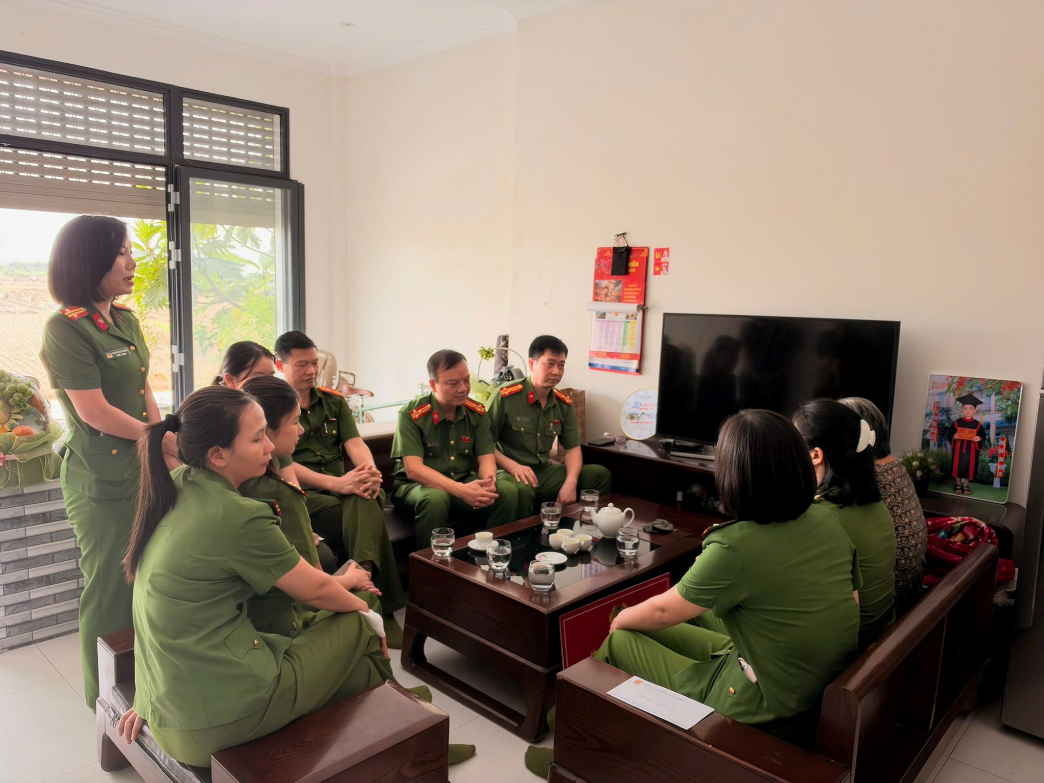 Ấm áp nghĩa tình từ hoạt động chăm sóc Mẹ Việt Nam Anh hùng của lực lượng Công an