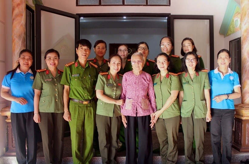 Ban Phụ nữ CATP Hải Phòng triển khai chương trình “Mẹ trong trái tim Phụ nữ Công an Hải Phòng”