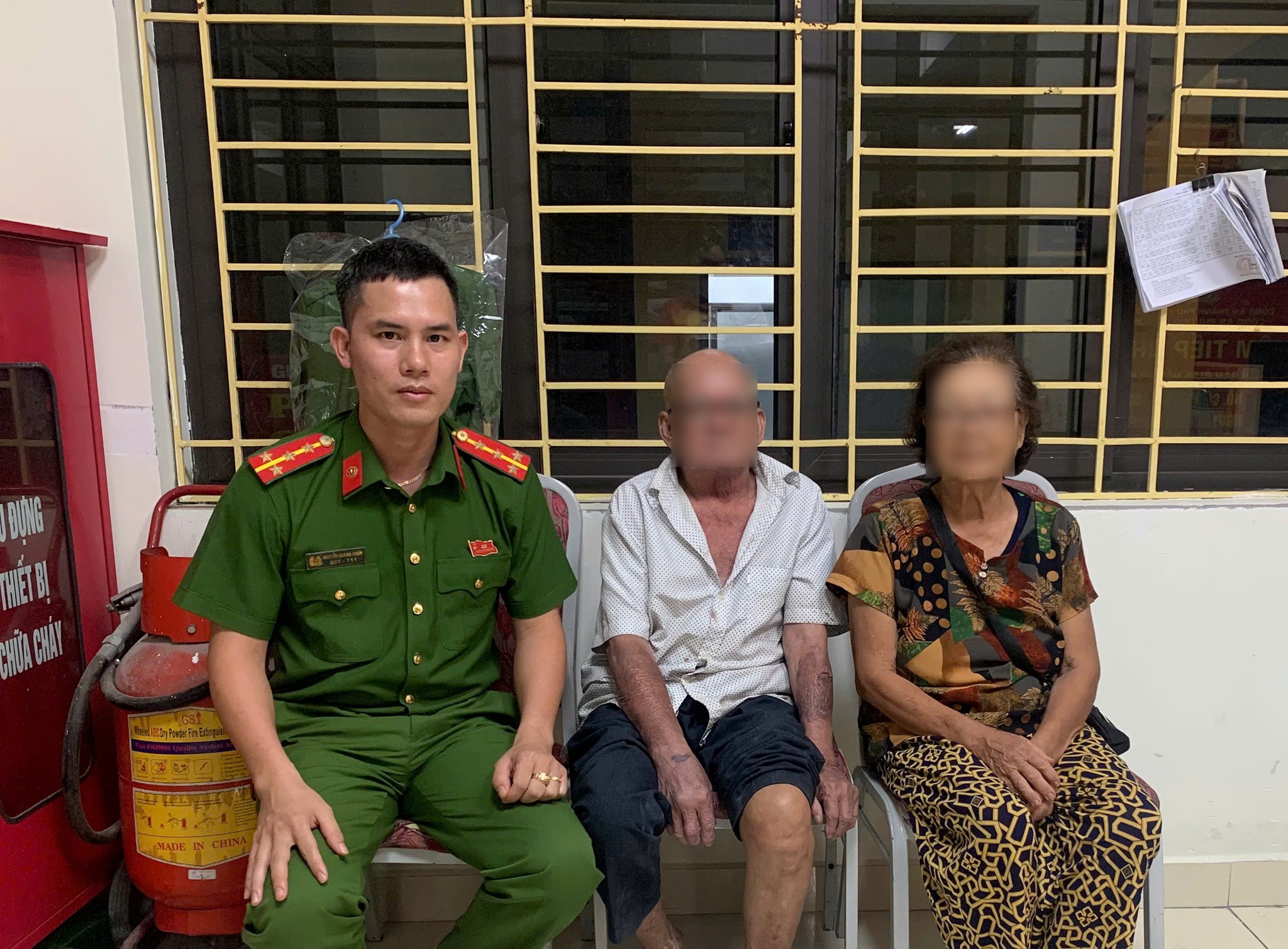 Công an Hưng Đạo kịp thời ngăn chặn người đàn ông có ý định tiêu cực tại cầu Rào 2