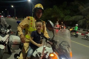 Công an phường An Hải, Đội Cảnh sát giao thông số 2 hỗ trợ cháu bé 5 tuổi đi lạc đoàn tụ cùng gia đình