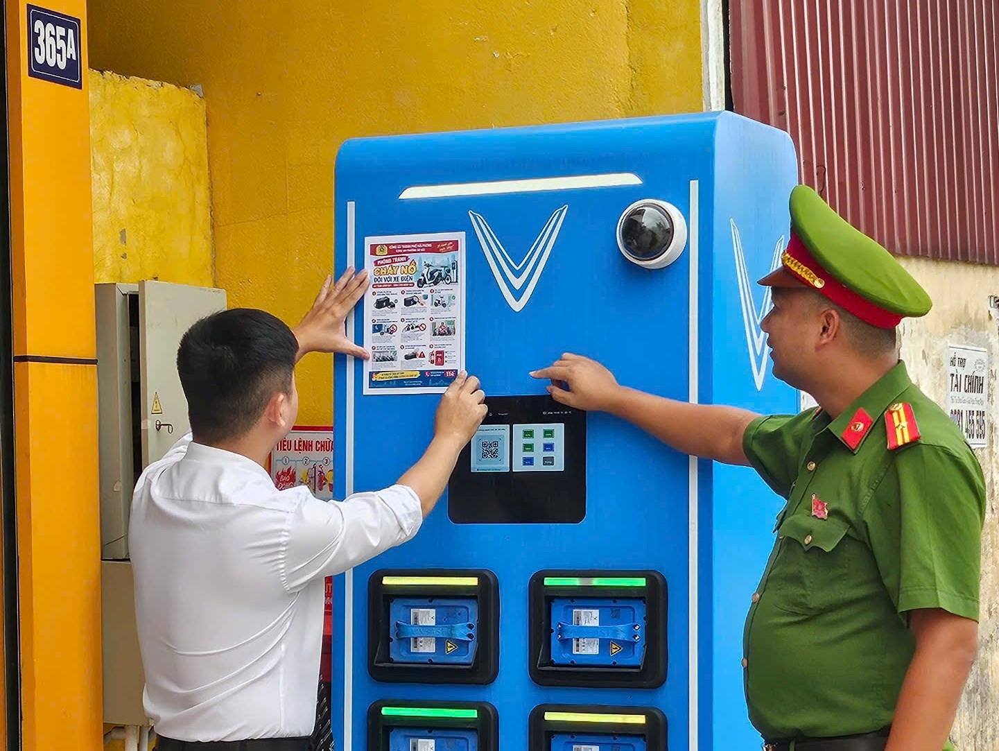 Công an phường An Hải: Hướng dẫn đảm bảo an toàn PCCC, CNCH đối với phương tiện giao thông sử dụng điện