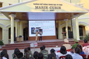 Công an phường Gia Viên: Tuyên truyền an toàn giao thông cho gần 1.200 học sinh, giáo viên Trường THPT Marie Curie