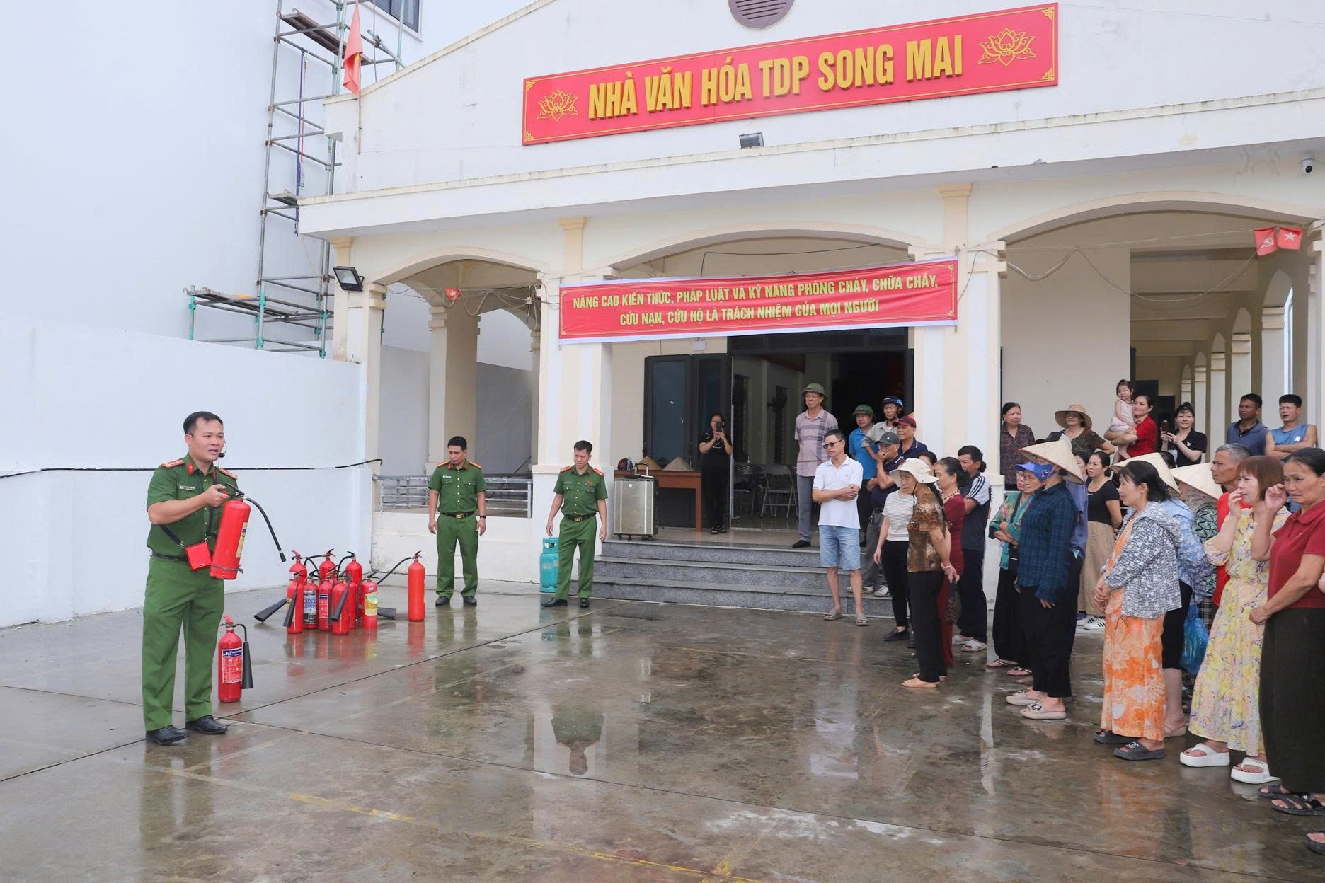 Công an phường Hồng An phối hợp tuyên truyền, phổ biến, giáo dục kiến thức pháp luật về PCCC&CNCH