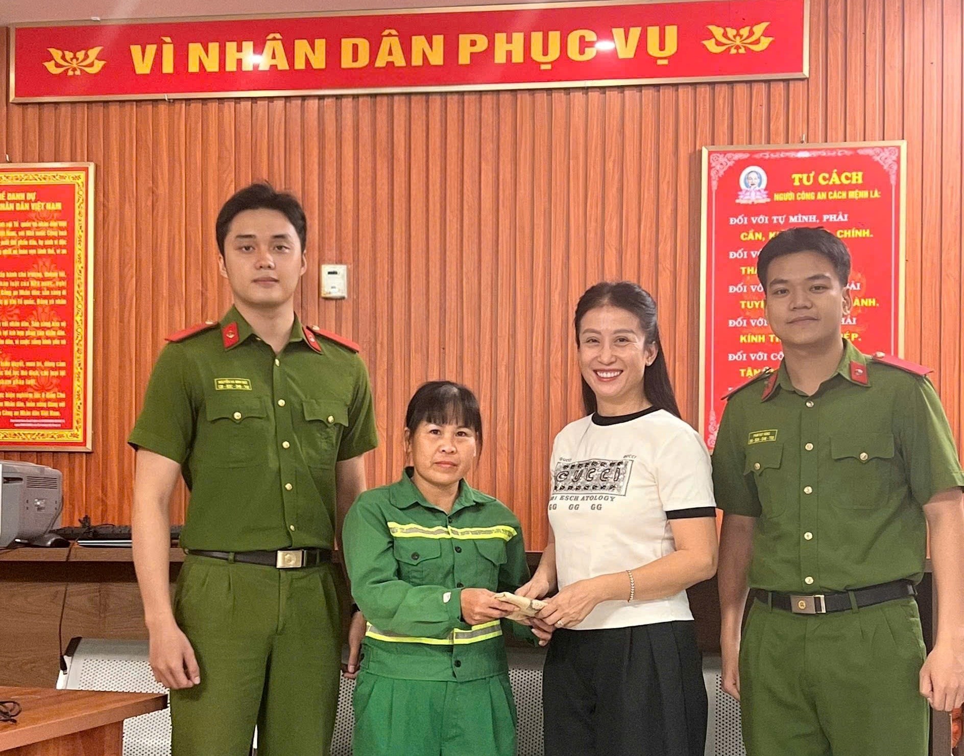 Công an phường Lê Chân: Tận tâm hỗ trợ người dân tìm lại 10 triệu đồng cùng tài sản đánh rơi