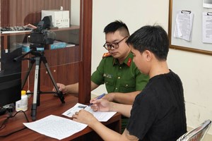 Công an phường Lê Chân: Tận tình hỗ trợ người dân hoàn thành thủ tục cấp Căn cước, tái hoà nhập cộng đồng