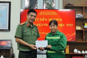 Công an phường Lê Chân tuyên dương gương người tốt, việc tốt nhặt được 10 triệu đồng trả lại người đánh rơi