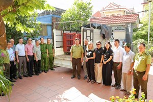 Công an phường Nam Triệu phối hợp bàn giao cá thể gấu ngựa do người dân tự nguyện chuyển giao
