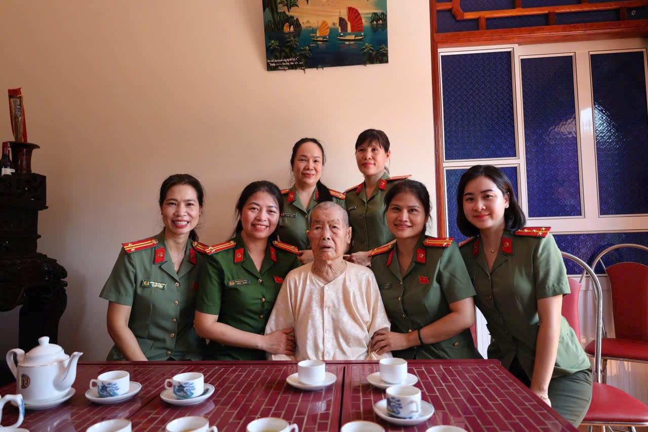 Công an phường Tân Hưng triển khai chương trình “Mẹ trong trái tim Phụ nữ Công an Hải Phòng”