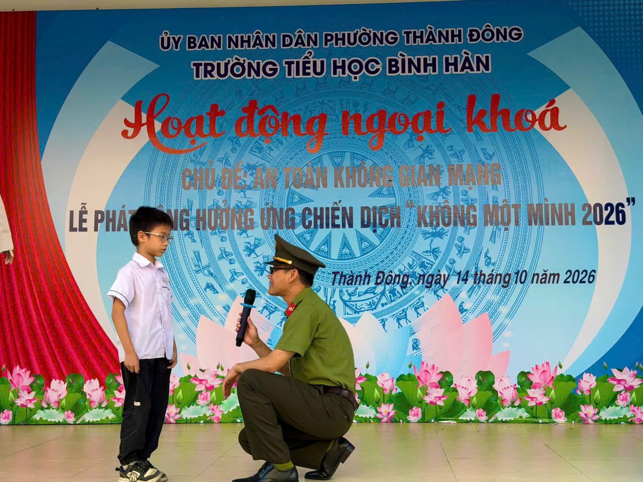 Công an phường Thành Đông tuyên truyền an toàn trên không gian mạng cho học sinh Trường Tiểu học Bình Hàn