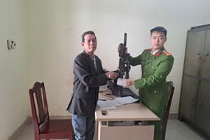 Công an phường Việt Hòa đẩy mạnh tuyên truyền, vận động nhân dân giao nộp vũ khí, vật liệu nổ, công cụ hỗ trợ và pháo