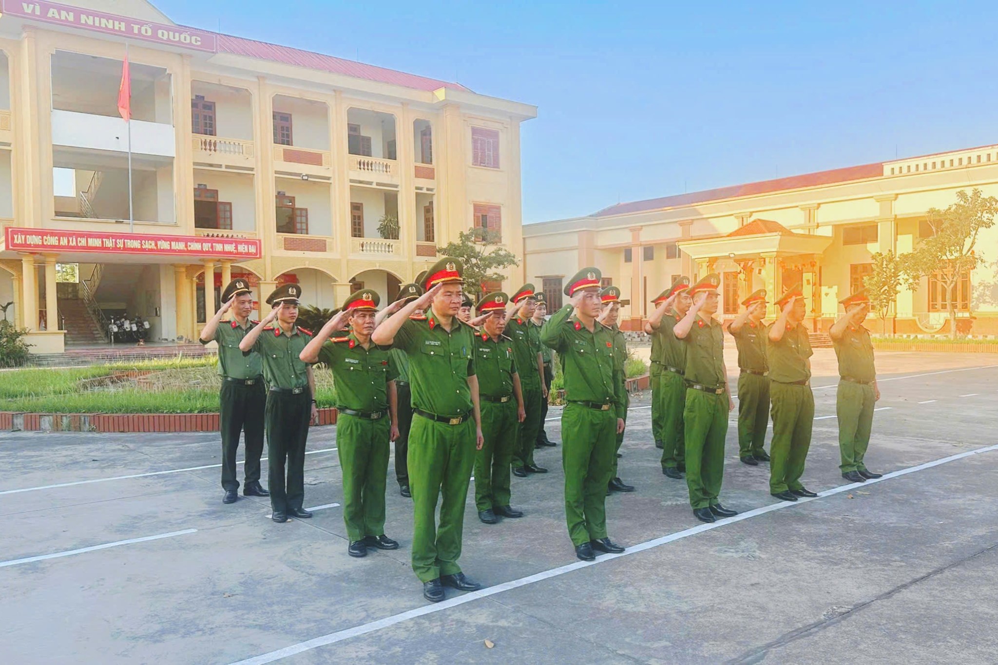 Công an xã Chí Minh tăng cường tập huấn điều lệnh gắn với phong trào thi đua “Ba Nhất”