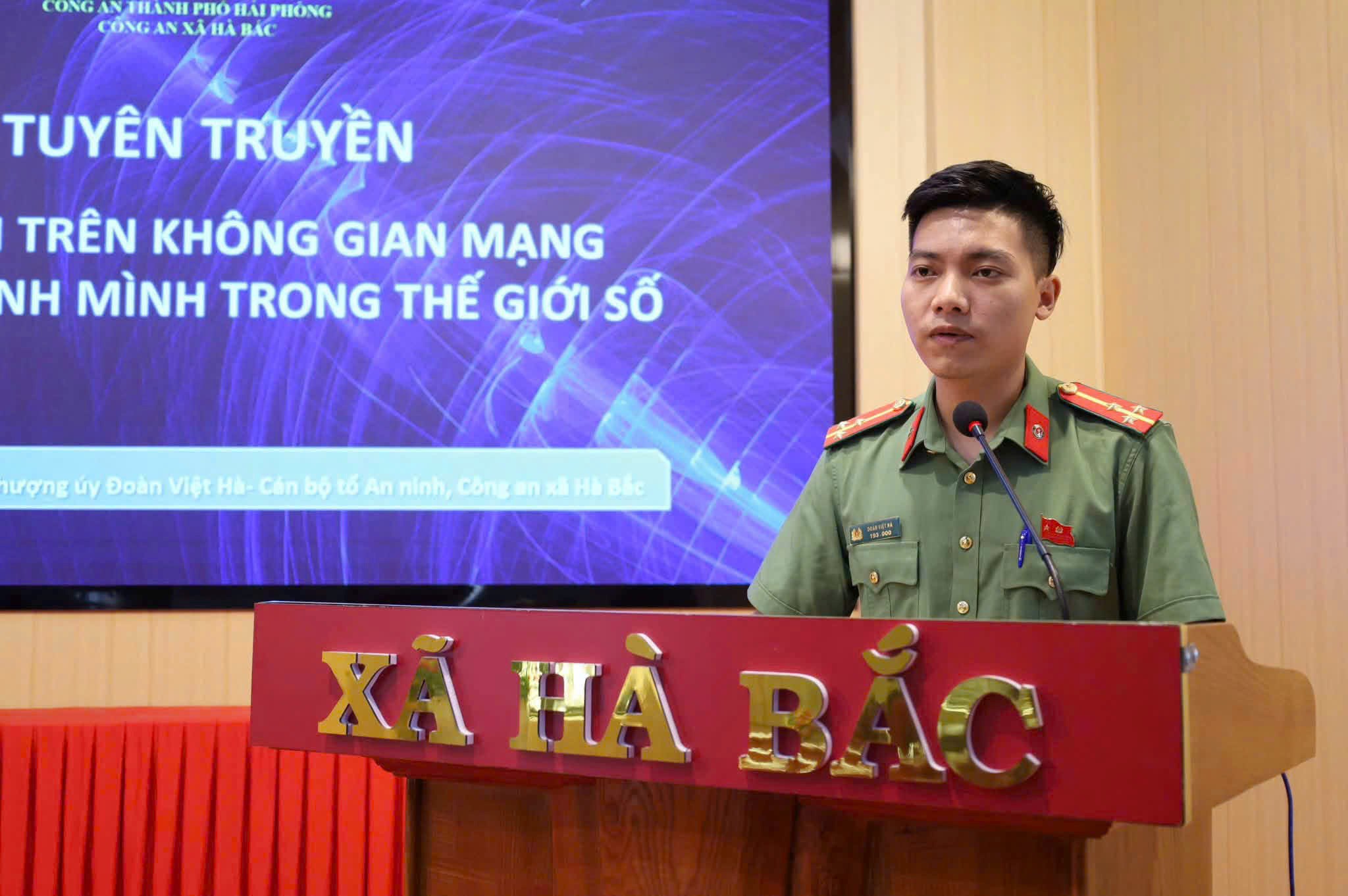 Công an xã Hà Bắc tuyên truyền Chuyên đề “An toàn trên không gian mạng - Bảo vệ chính mình trong thể giới số”