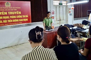 Công an xã Hợp Tiến tuyên truyền pháp luật về An ninh mạng cho công nhân