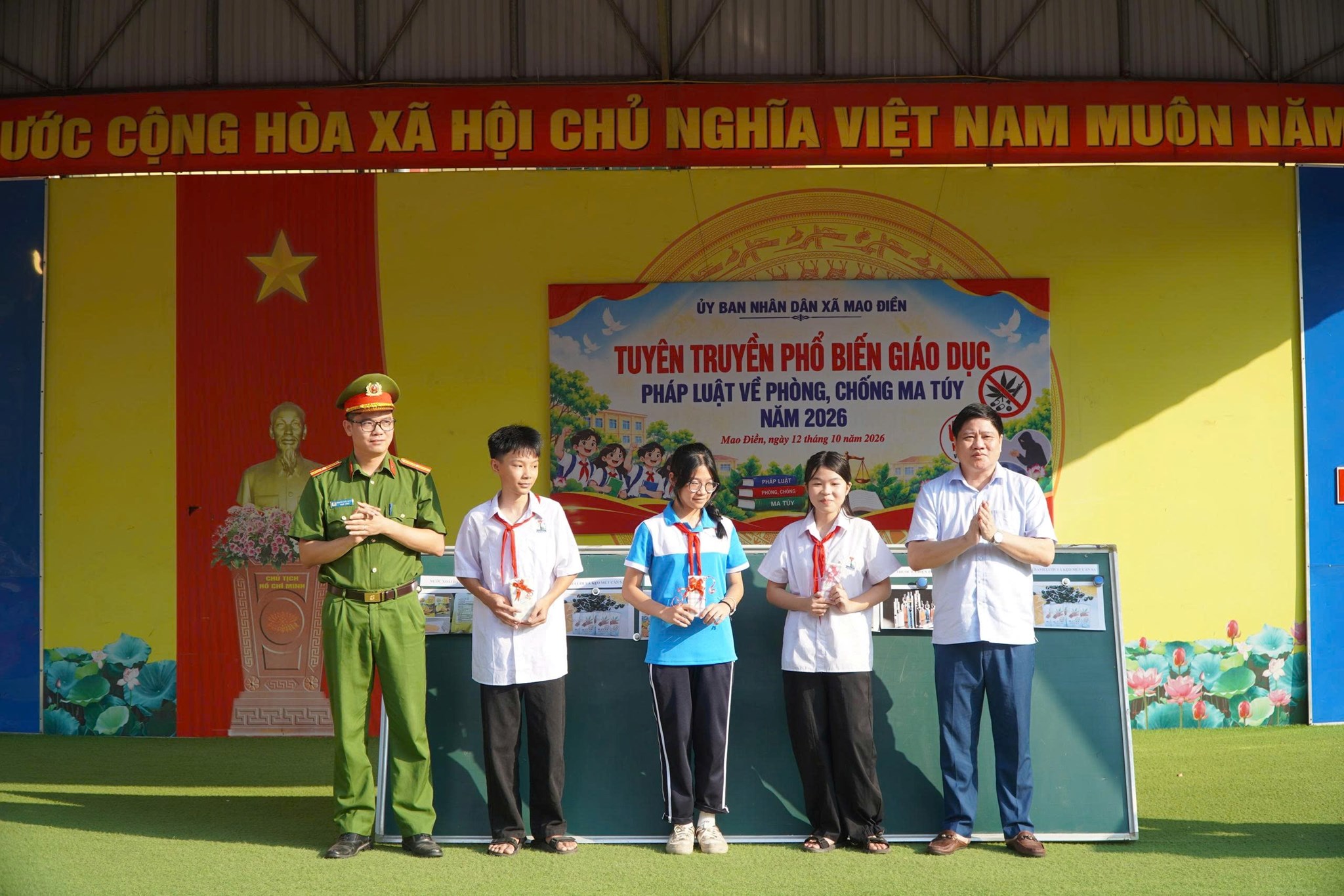 Công an xã Mao Điền: Tuyên truyền phòng, chống ma túy và bạo lực học đường tới hơn 1.200 giáo viên, học sinh Trường THCS Tân Trường
