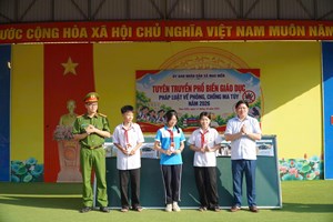 Công an xã Mao Điền: Tuyên truyền phòng, chống ma túy và bạo lực học đường tới hơn 1.200 giáo viên, học sinh Trường THCS Tân Trường