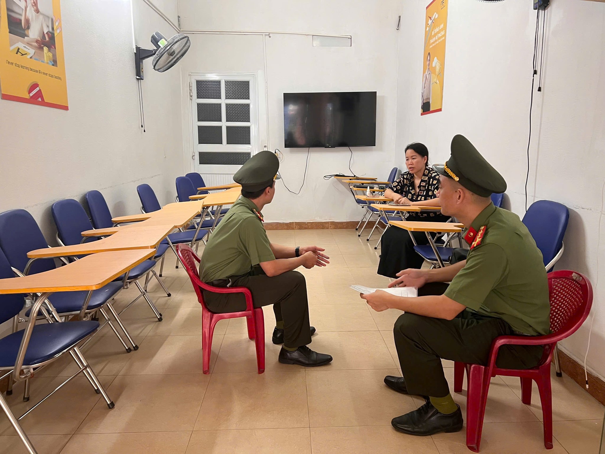 Công an xã Nam An Phụ kiểm tra hoạt động các trung tâm đào tạo ngoại ngữ