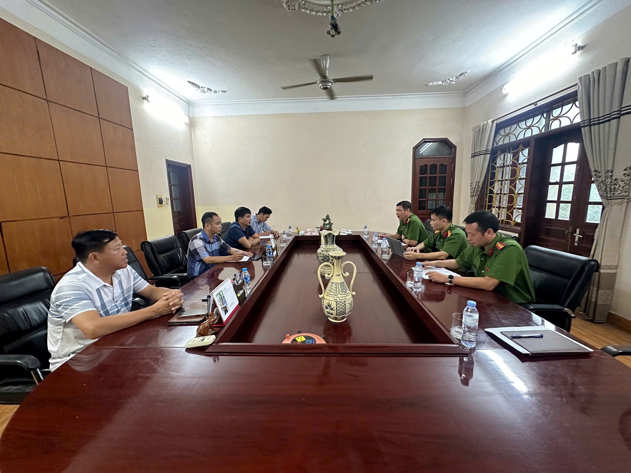 Công an xã Phú Thái đồng hành cùng doanh nghiệp, phòng ngừa vi phạm pháp luật về bảo hiểm