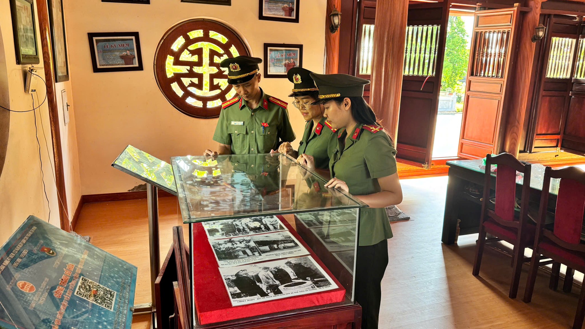 Công an xã Trần Phú dâng hương tưởng niệm 80 năm ngày Chủ tịch Hồ Chí Minh lần đầu tiên về thăm Hải Phòng