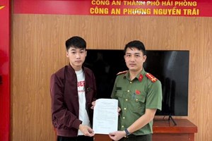 Công dân trẻ phường Nguyễn Trãi viết đơn tình nguyện thực hiện nghĩa vụ Công an nhân dân