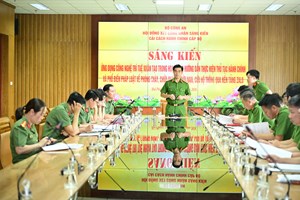 Đại tá Nguyễn Đức Thìn, Phó Giám đốc Công an thành phố kiểm tra công tác chuẩn bị sáng kiến cải cách hành chính lĩnh vực PCCC và CNCH
