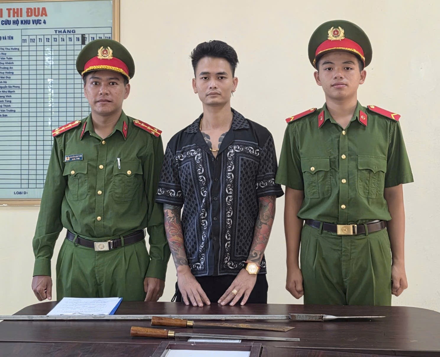 Đội Chữa cháy và CNCH khu vực 4: Vận động thu hồi 30 vũ khí thô sơ