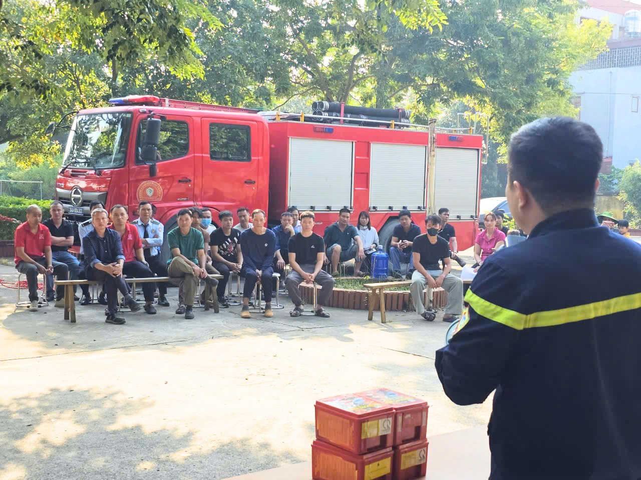 Đội Chữa cháy và CNCH khu vực 7: Nâng cao kiến thức, kỹ năng PCCC và CNCH từ cơ sở
