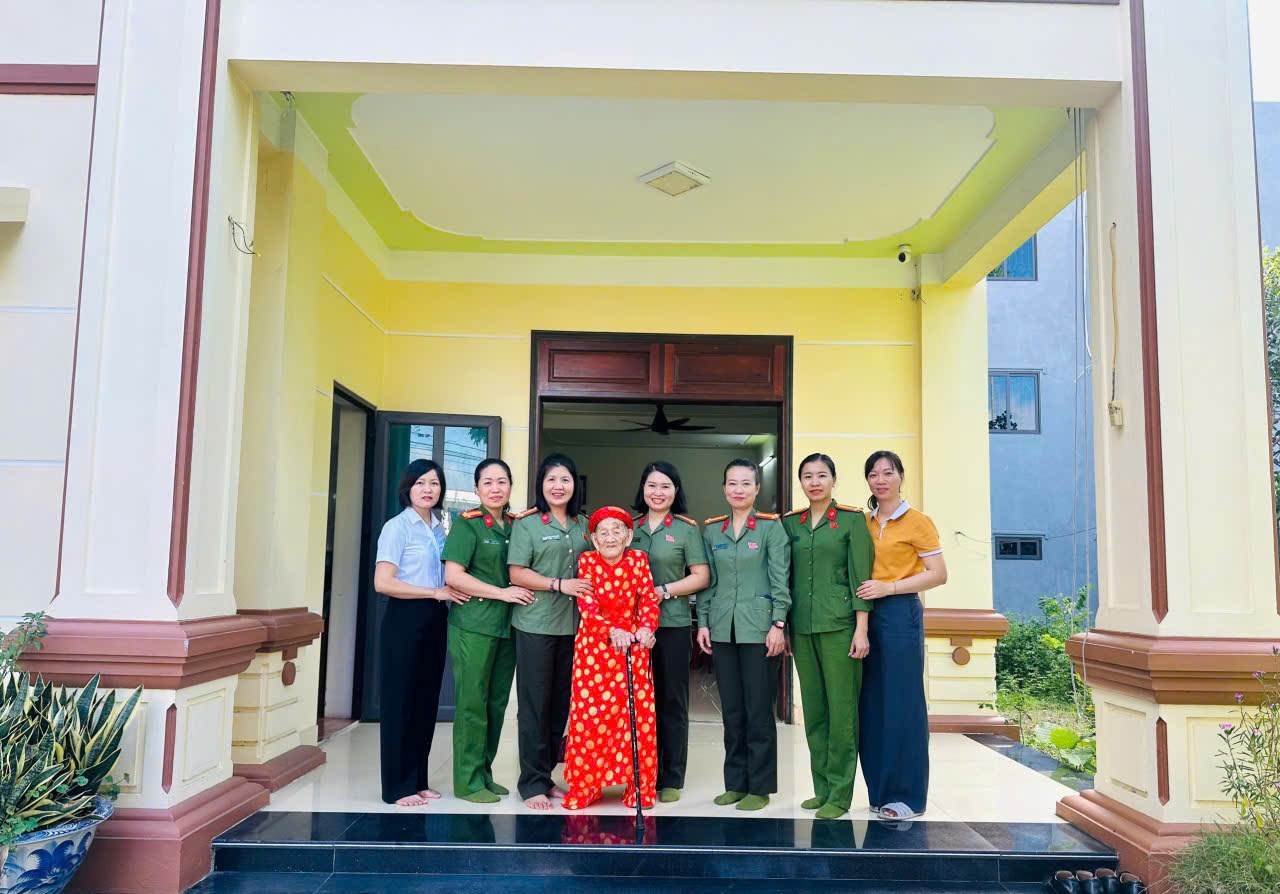Mẹ vẫn ngóng tin con- Tình yêu còn mãi mãi
