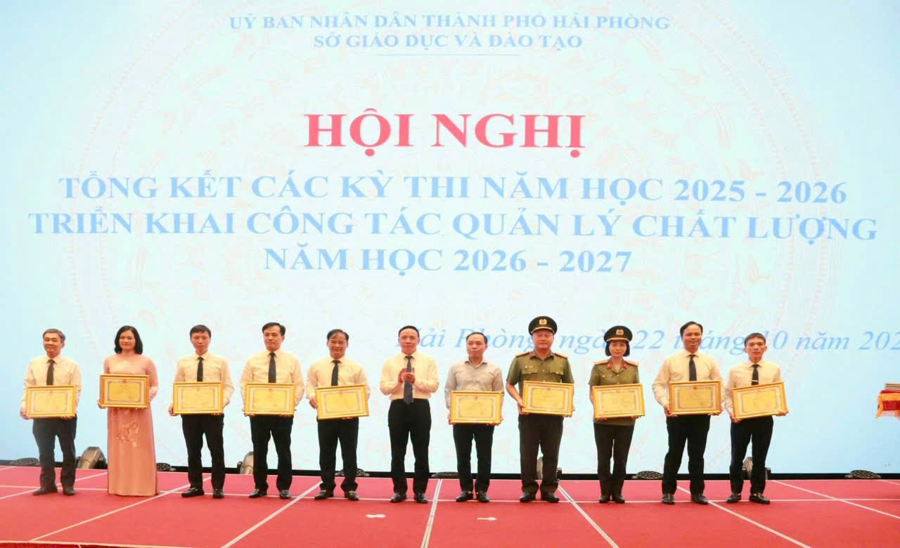 Phòng An ninh chính trị nội bộ được biểu dương, khen thưởng trong công tác tổ chức các kỳ thi năm học 2025 - 2026