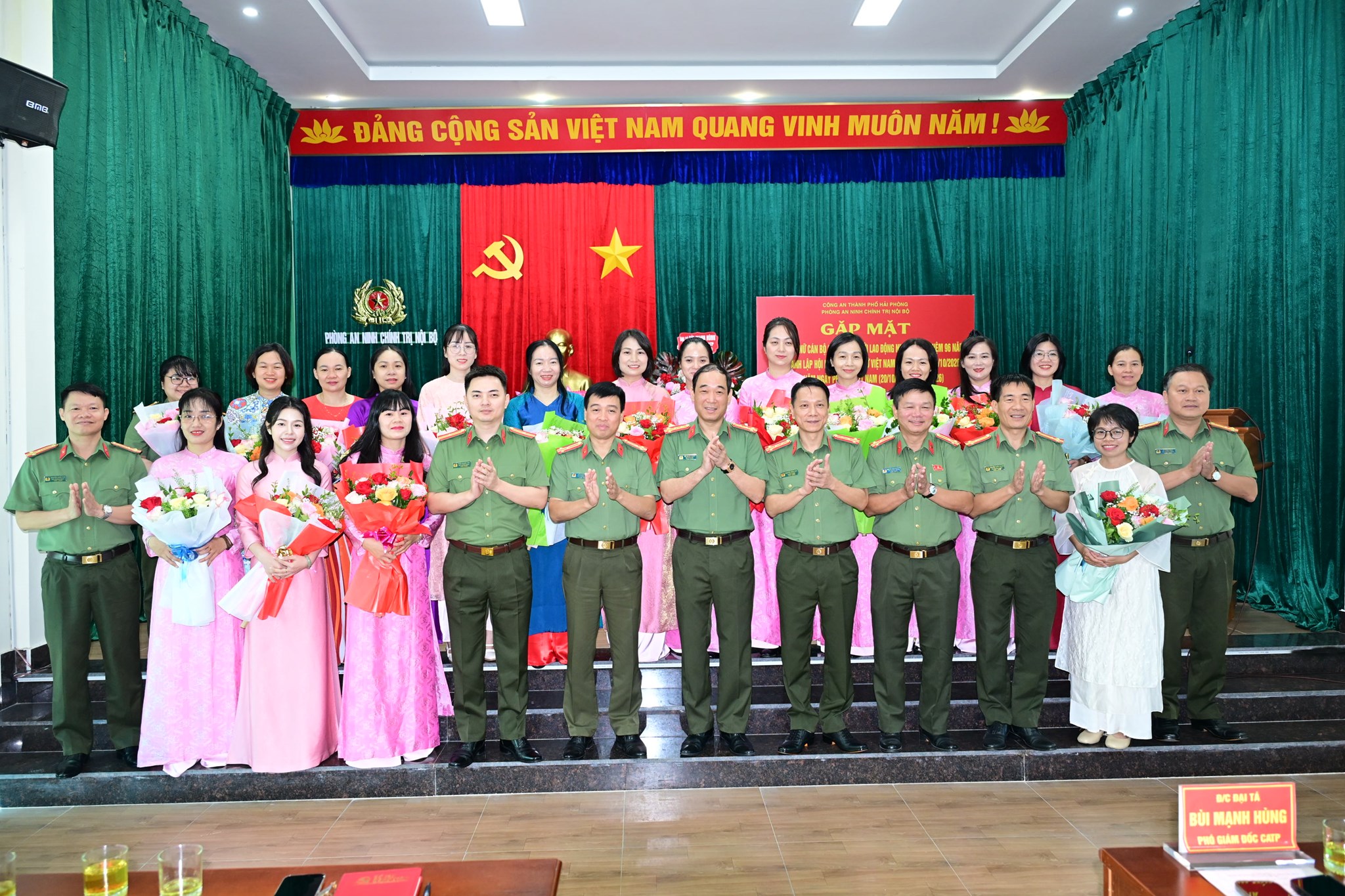 Phòng An ninh chính trị nội bộ tổ chức gặp mặt chào mừng Ngày Phụ nữ Việt Nam 20/10