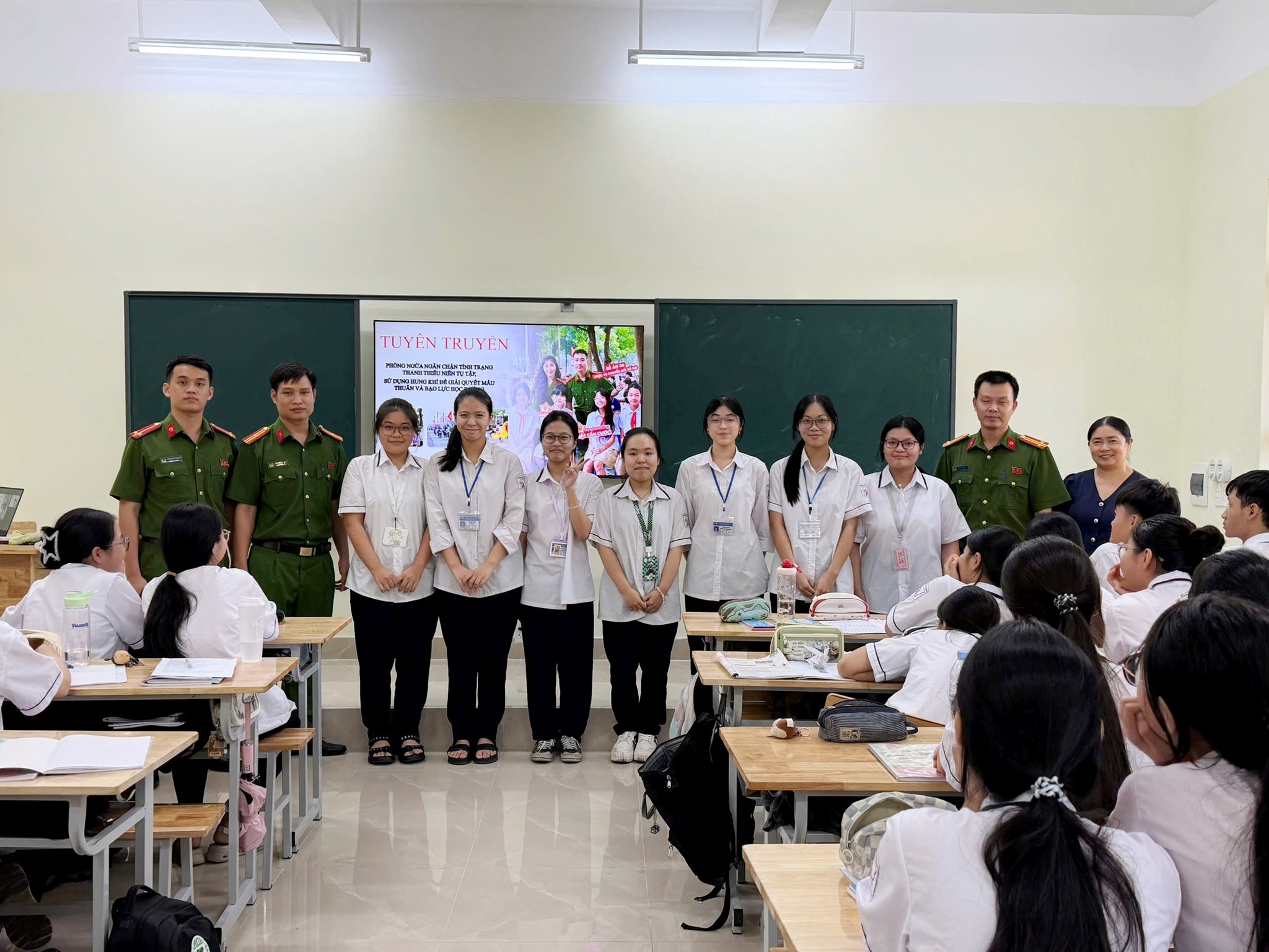 Phòng Cảnh sát Quản lý hành chính về trật tự xã hội: Tuyên truyền phòng ngừa bạo lực học đường tại Trường THPT An Dương
