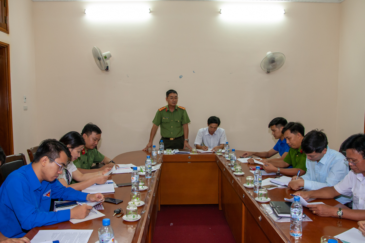 Ban chỉ đạo hè CATP trao 30 phần quà tặng học sinh có thành tích xuất sắc tại huyện Vĩnh Bảo