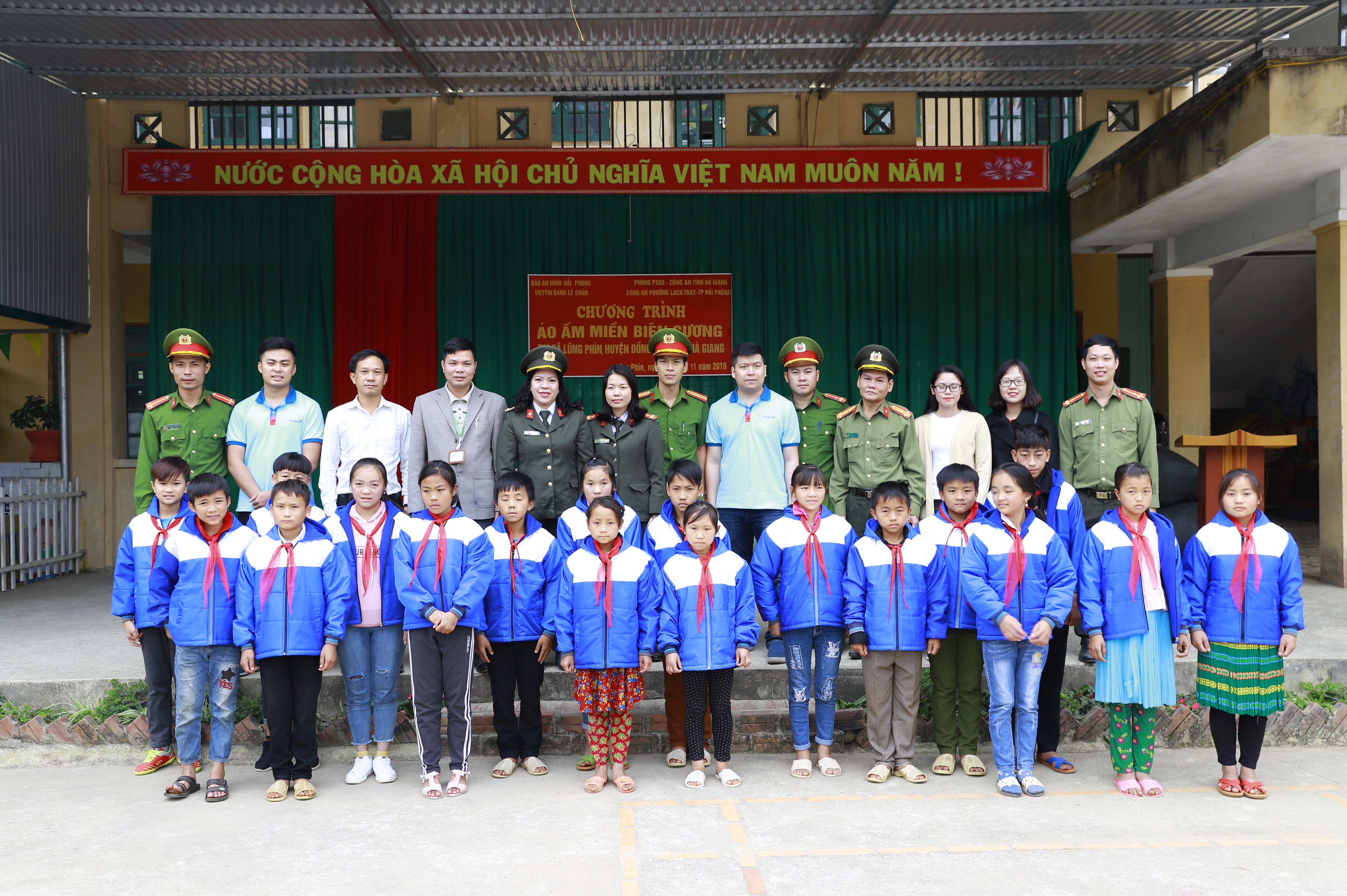 Báo An ninh Hải Phòng, Ngân hàng Vietinbank chi nhánh Lê Chân, Công an phường Lạch Tray: Trao tặng áo ấm miền biên cương