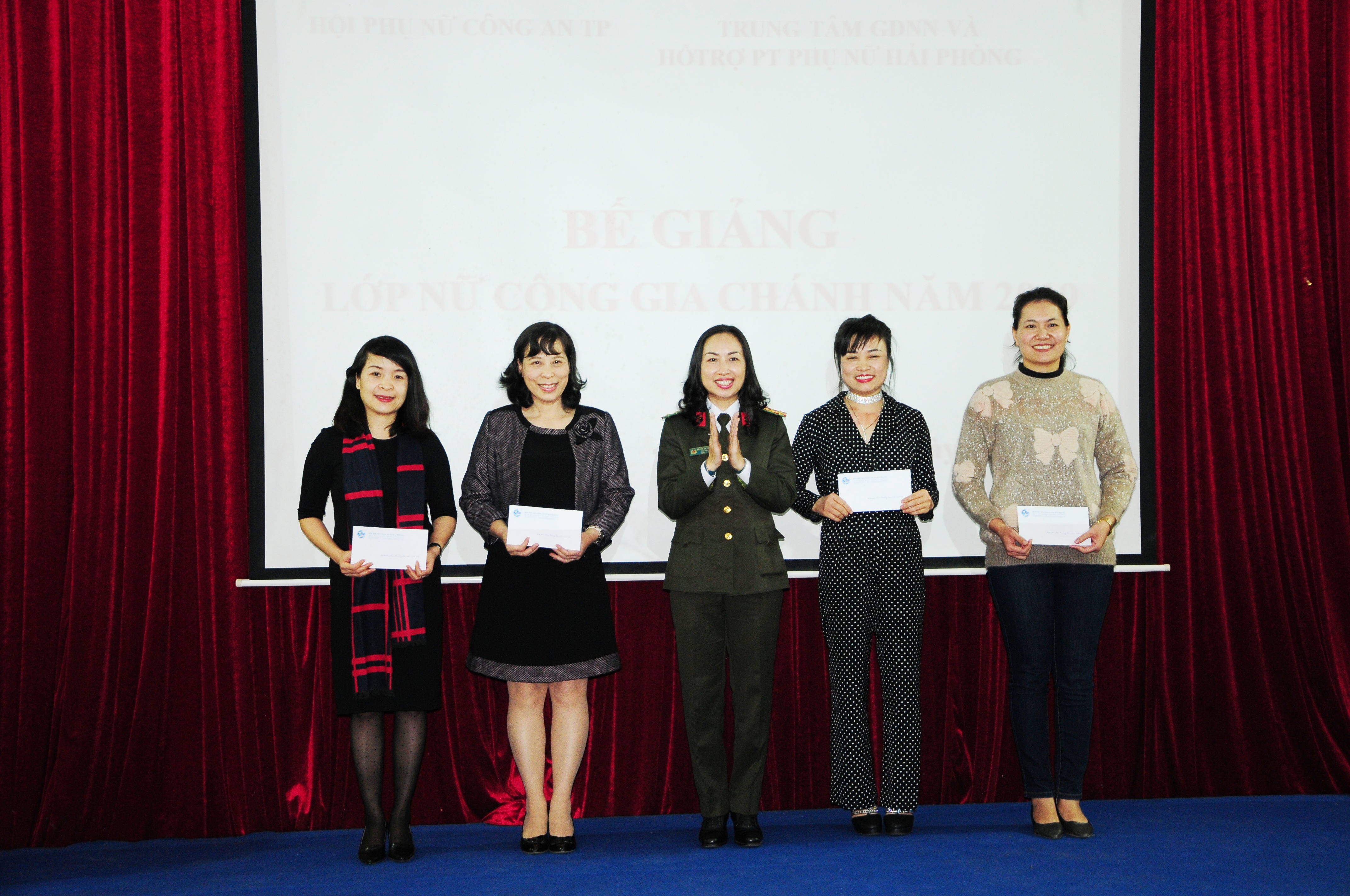 Bế giảng lớp nữ công gia chánh với 40 học viên Hội Phụ nữ CATP