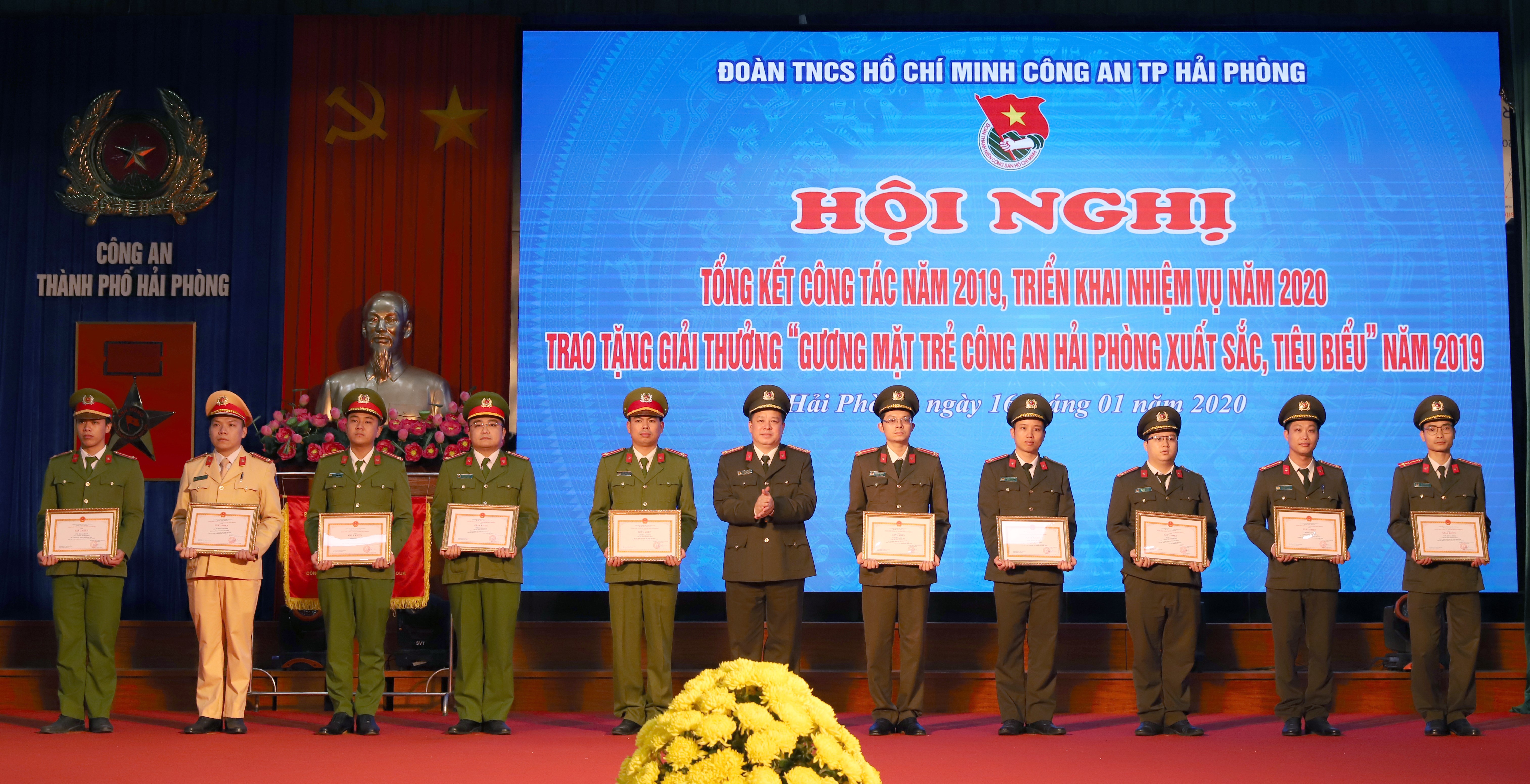 Biểu dương 10 gương mặt trẻ xuất sắc, tiêu biểu năm 2019