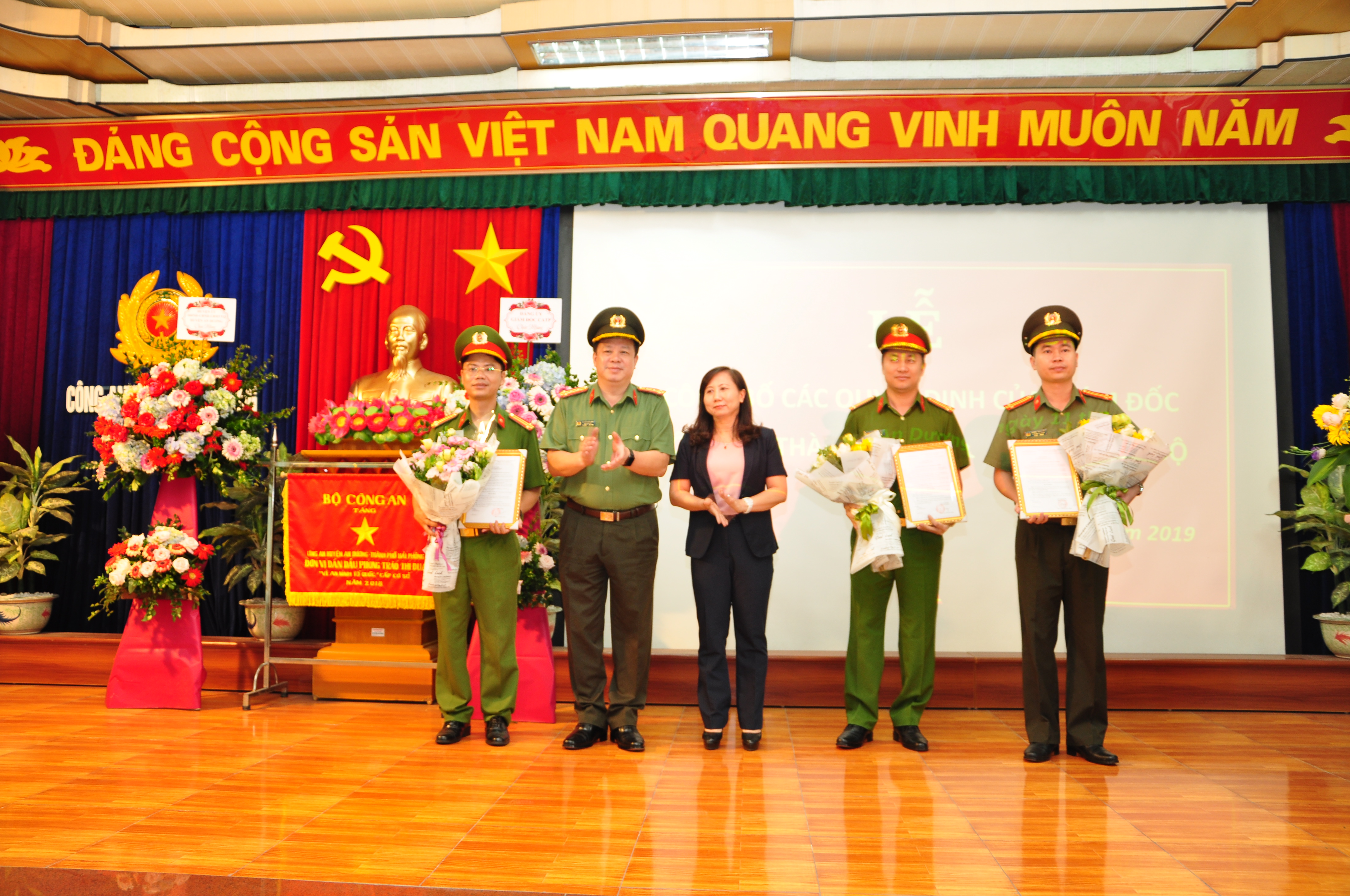 Công an huyện An Dương: Công bố các quyết định của Giám đốc CATP về công tác cán bộ