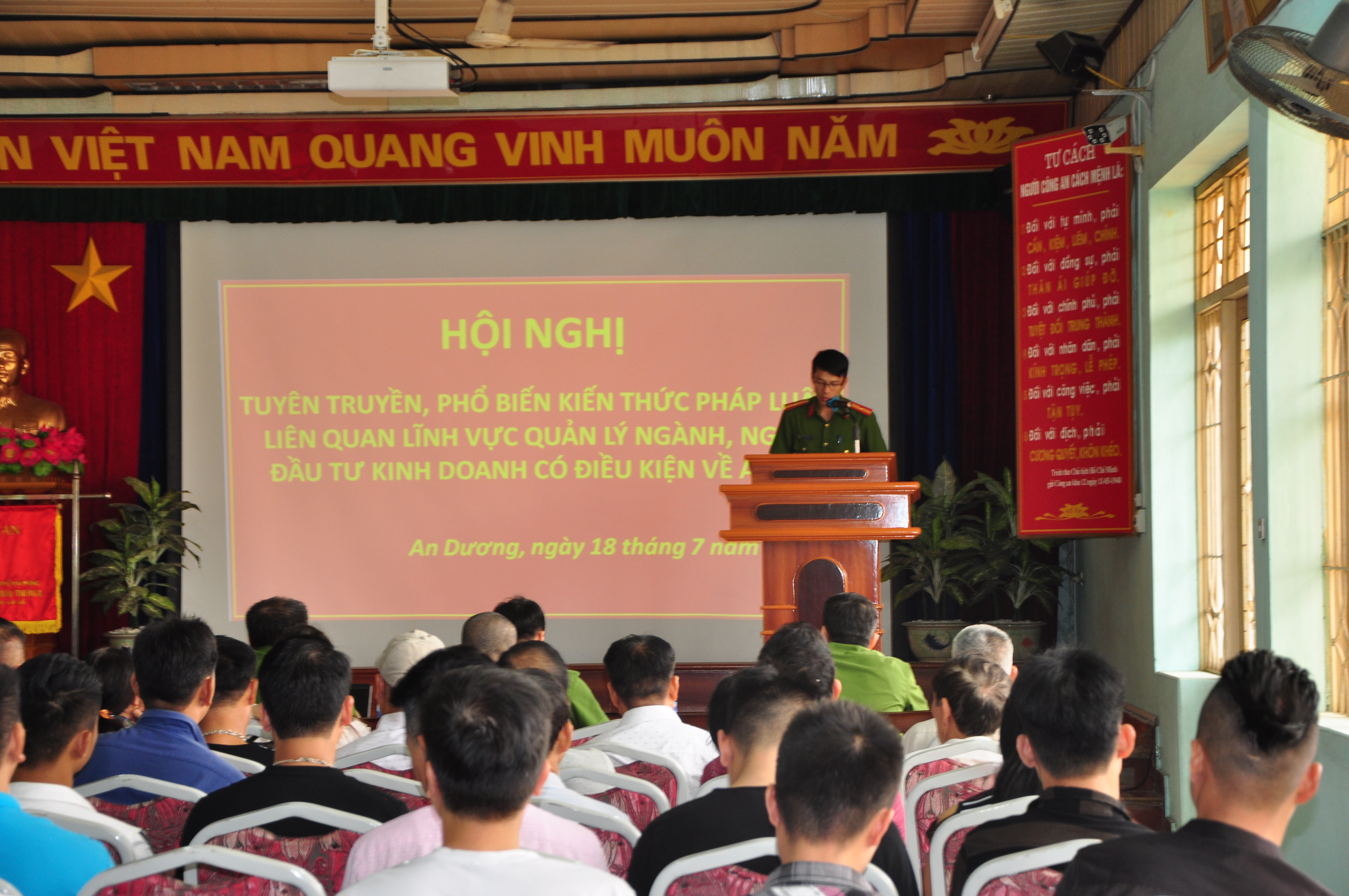 Tuyên truyền, phổ biến kiến thức pháp luật về an ninh trật tự tới 130 hộ kinh doanh