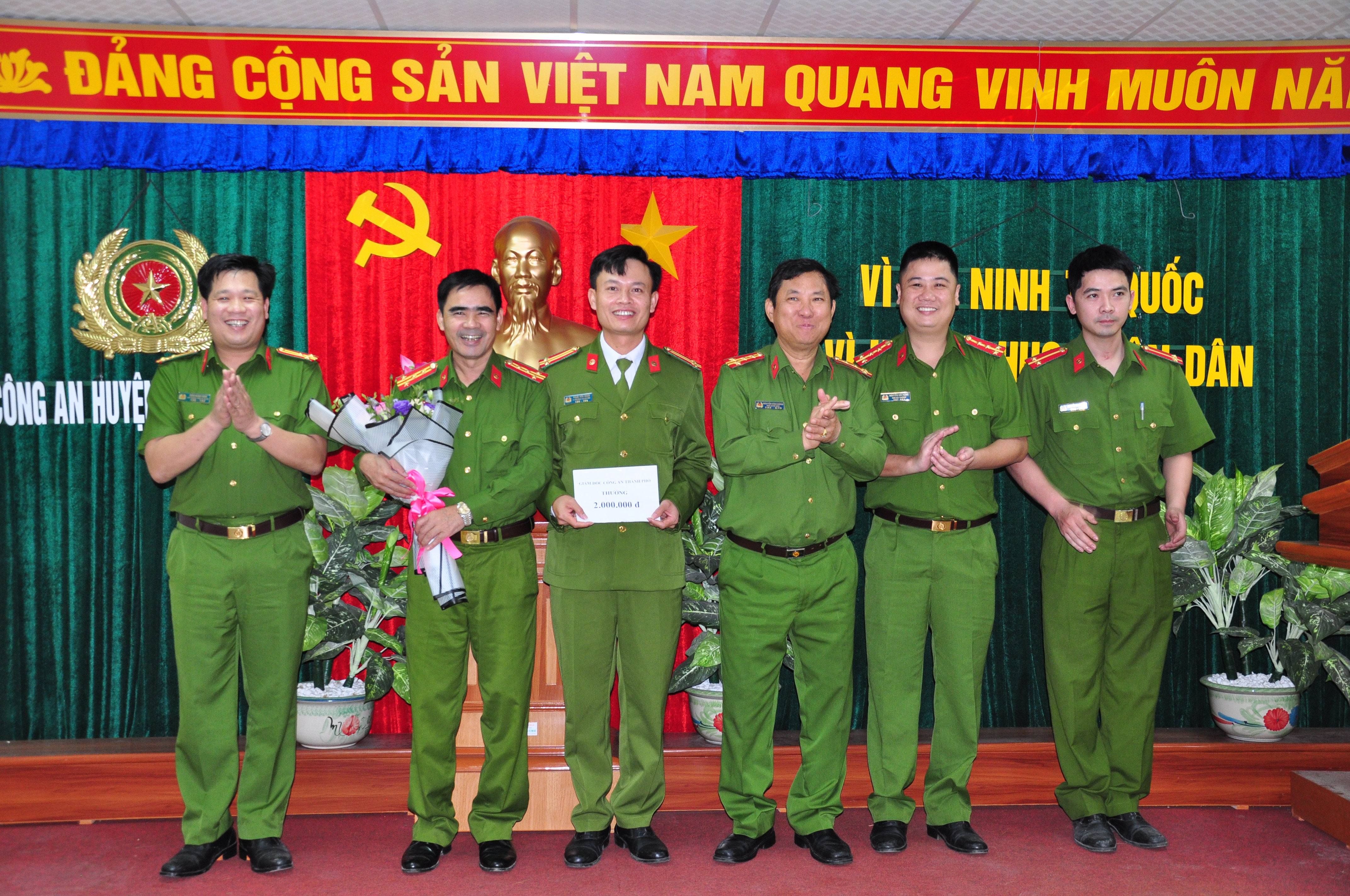 CATP khen thưởng Công an huyện Thủy Nguyên và Phòng Cảnh sát điều tra tội phạm về ma túy