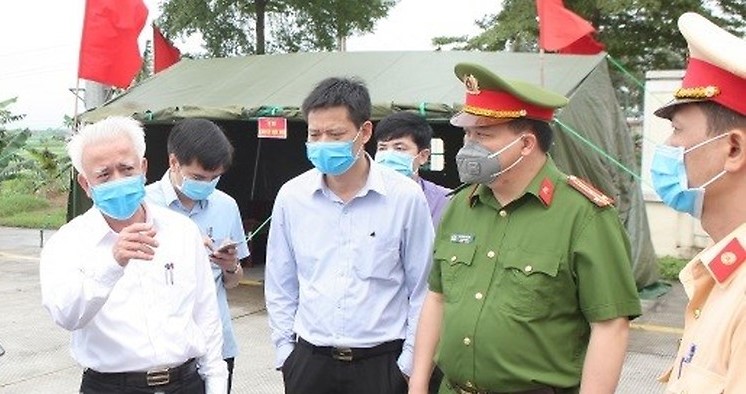 Các chốt kiểm soát dịch bệnh trên tuyến đường cao tốc Hà Nội-Hải Phòng vào thành phố: Thực hiện kiểm tra tất các ô tô, hành khách lưu thông