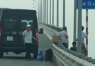 Cần áp dụng biện pháp xử lý mạnh đối với hành vi  “đón, trả khách trên cao tốc” 