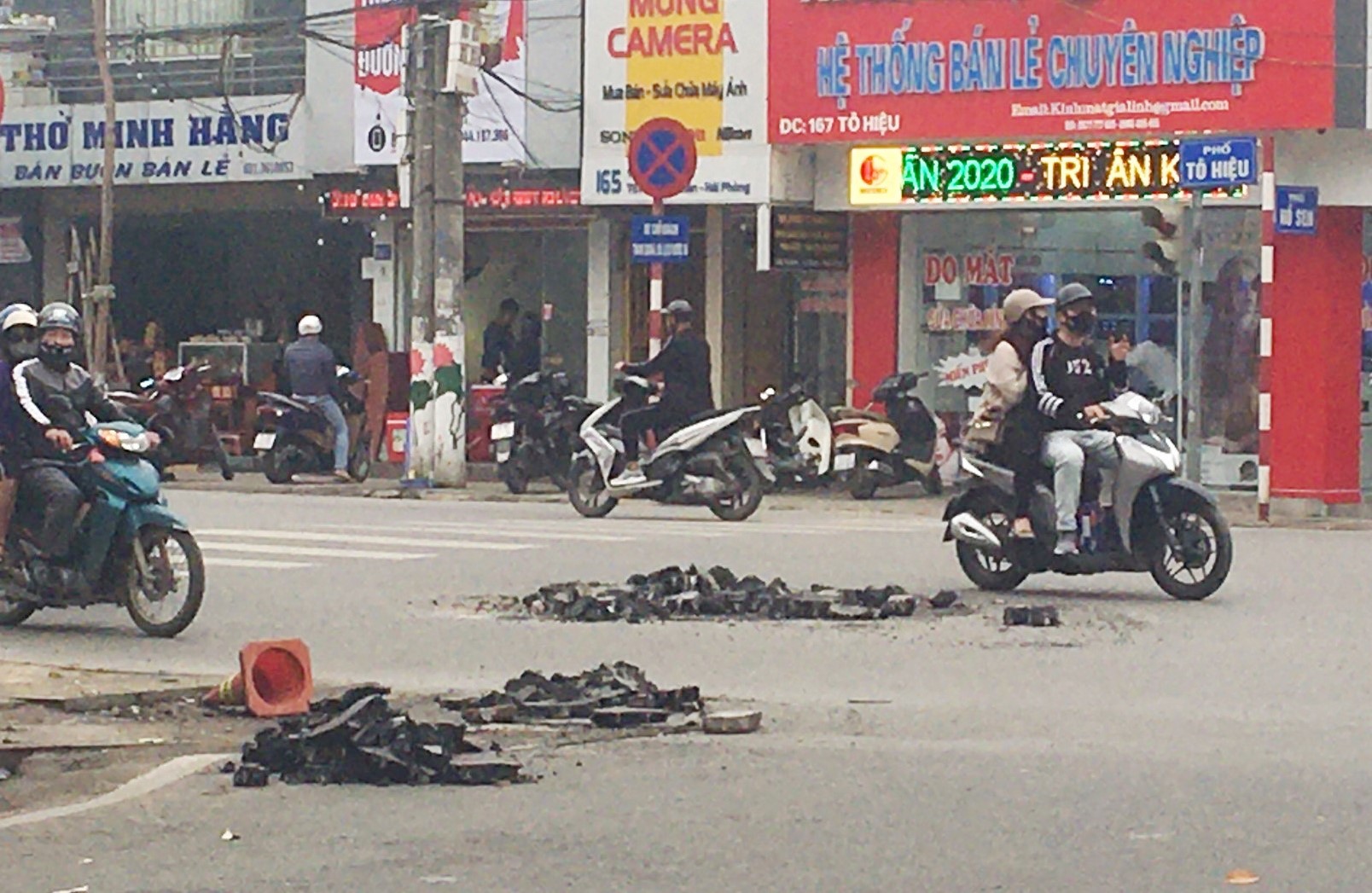 Cần đảm bảo an toàn giao thông khu vực nắp hố ga đang thi công