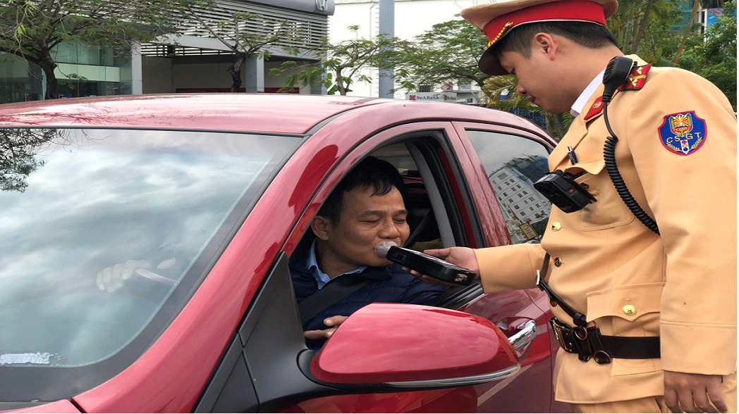 Cảnh sát giao thông duy trì lực lượng kiểm tra, xử lý vi phạm trong dịp Tết Nguyên đán Canh Tý 2020