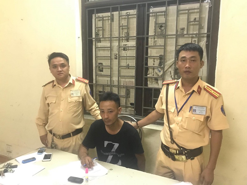 Cảnh sát giao thông phối hợp bắt đối tượng tàng trữ ma túy trên đường Cầu Đất