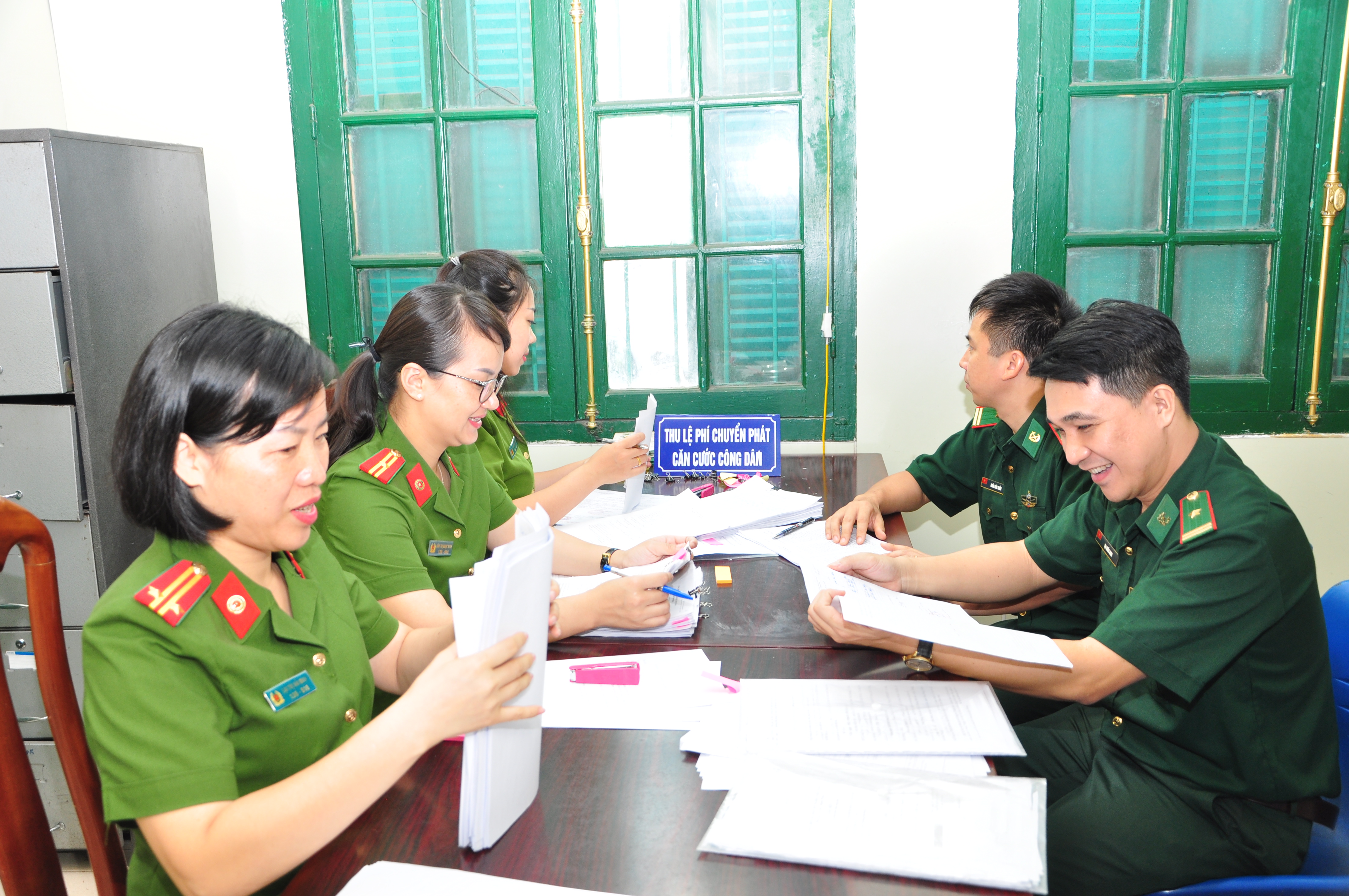 Cấp căn cước công dân cho gần 300 quân nhân Bộ chỉ huy Bộ đội Biên phòng Hải Phòng