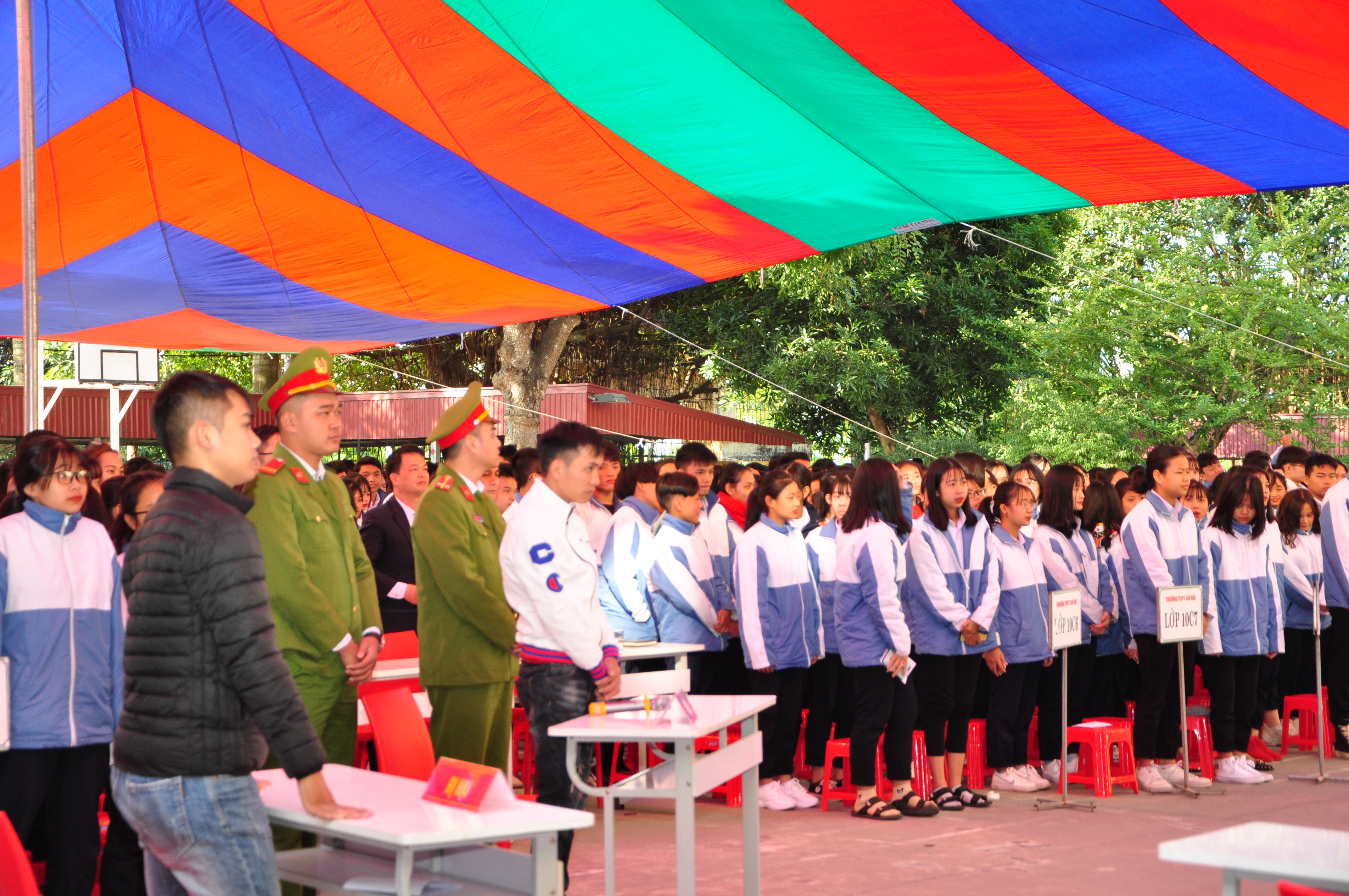 Công an huyện An Dương và trường THPT An Hải phối hợp giáo dục pháp luật qua phiên tòa giả định