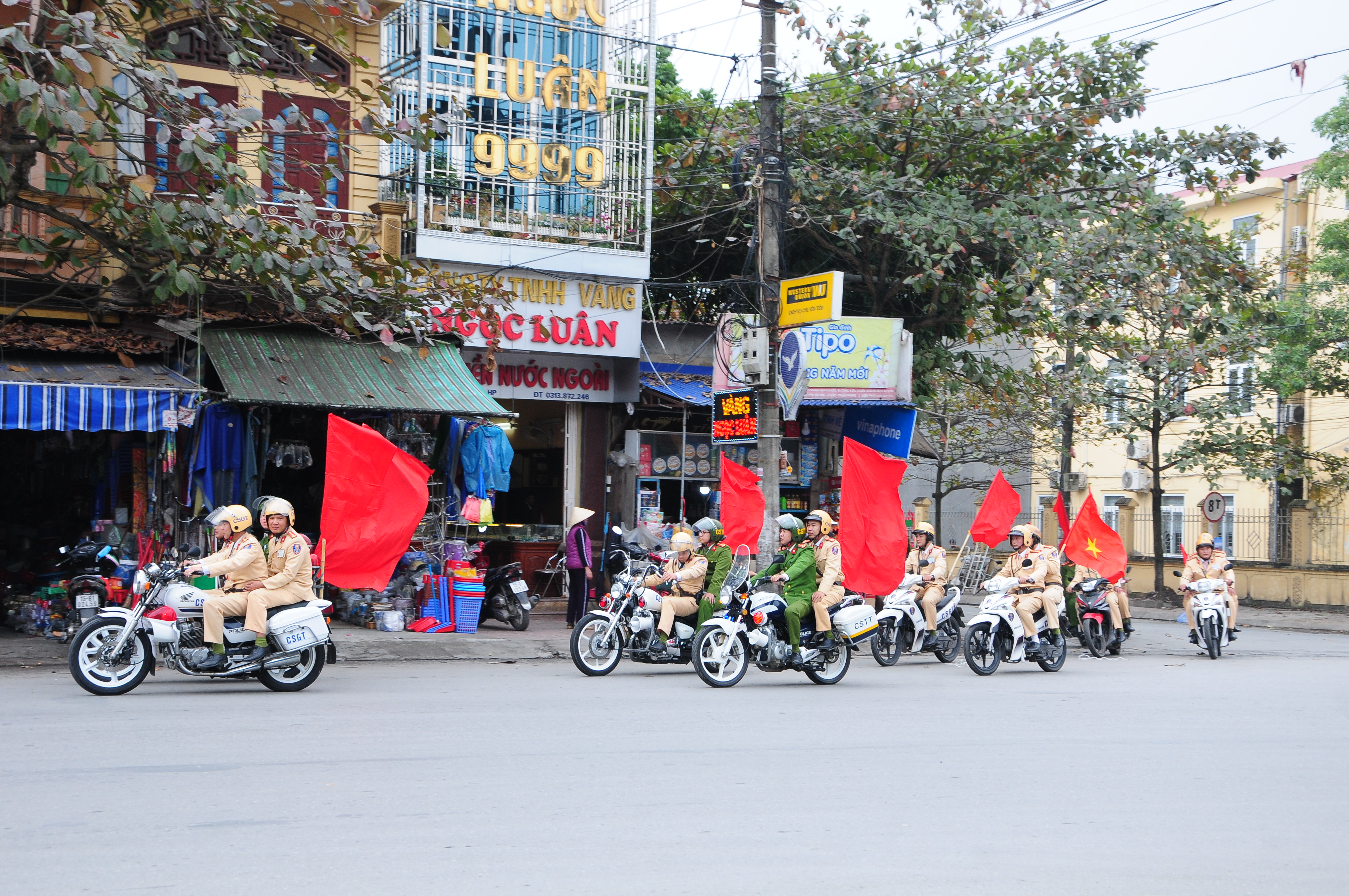 Công an huyện An Lão bắt quả tang 12 đối tượng đánh bạc