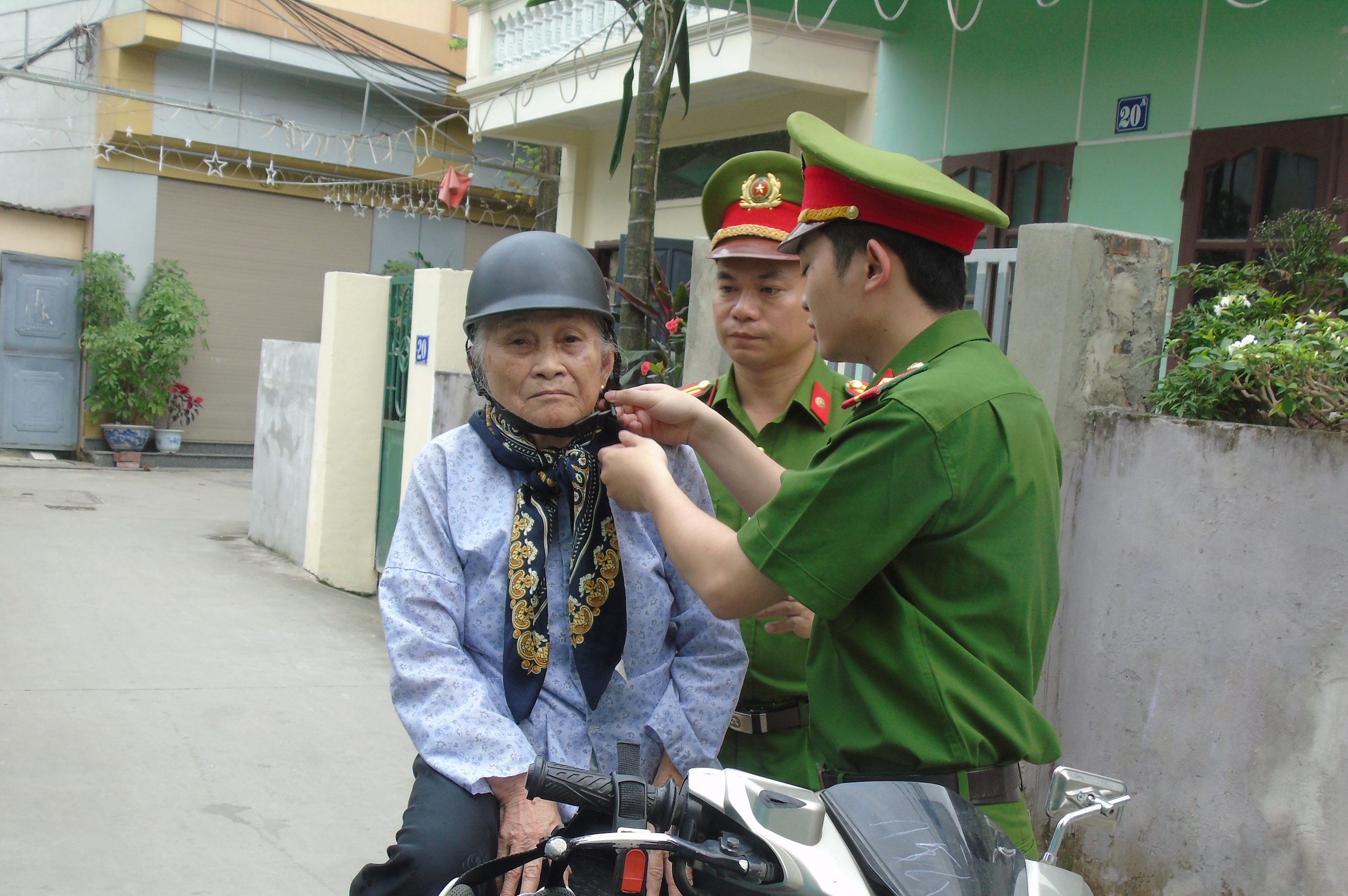 Công an quận Hải An: Cấp căn cước công dân cho 37 người già yếu, người tàn tật không có khả năng đi lại