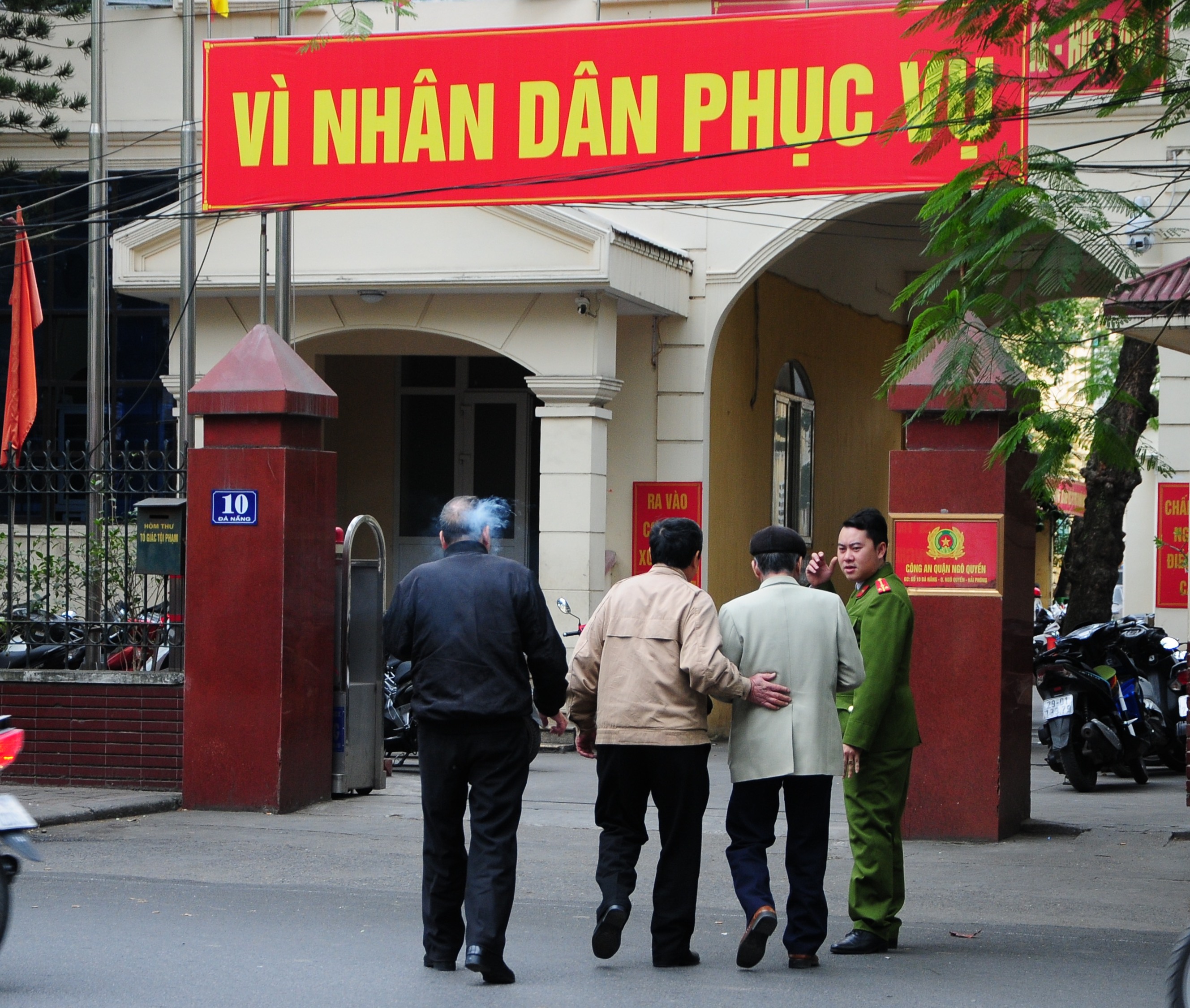 Công an quận Ngô Quyền: Cấp căn cước công dân cho 103 đảng viên cao tuổi  